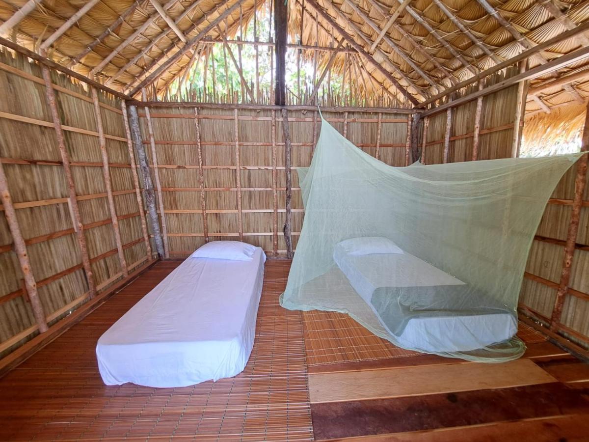 Coco Huts Guest House Waisai Esterno foto