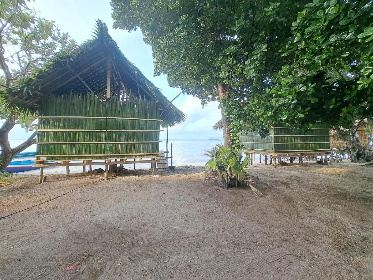 Coco Huts Guest House Waisai Esterno foto