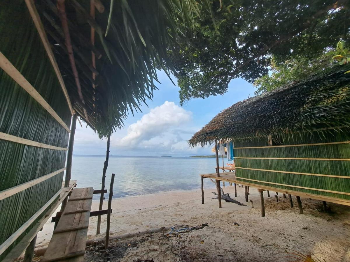 Coco Huts Guest House Waisai Esterno foto