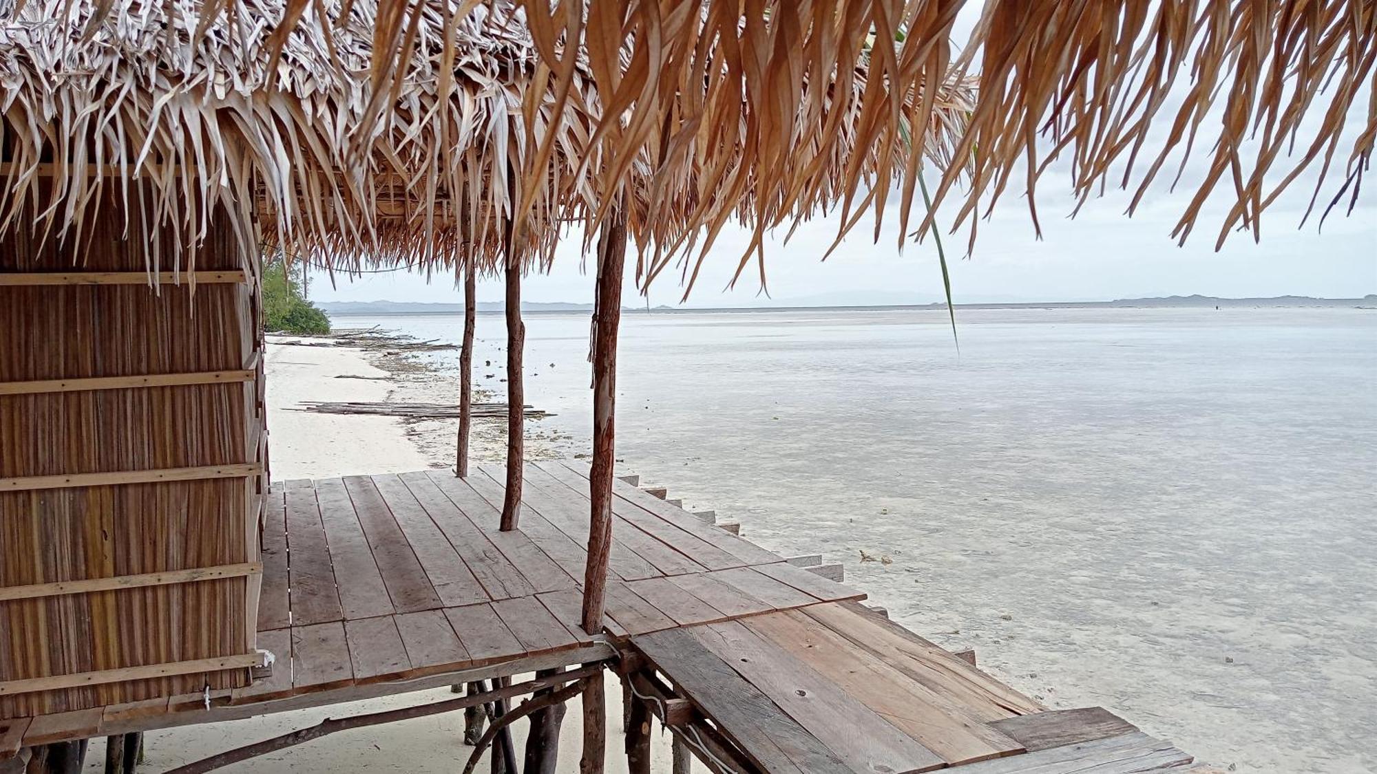 Coco Huts Guest House Waisai Esterno foto